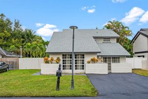 featured image of 8351 Sw 39th Ct