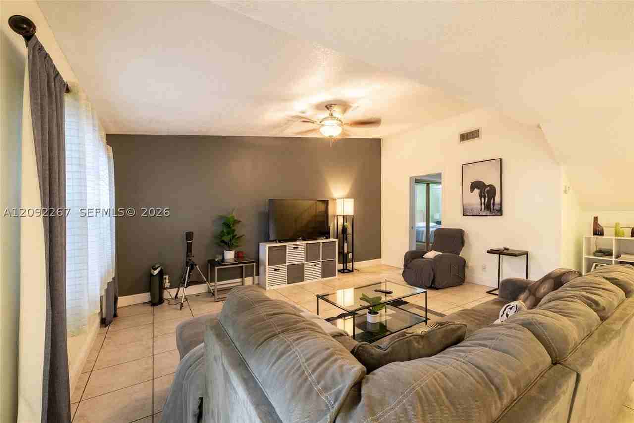 10600 La Placida Dr - Photo 3 of 28