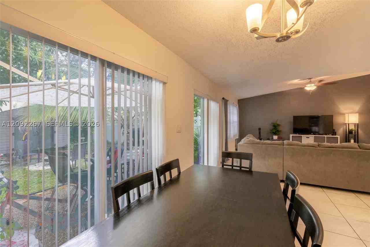 10600 La Placida Dr - Photo 5 of 28