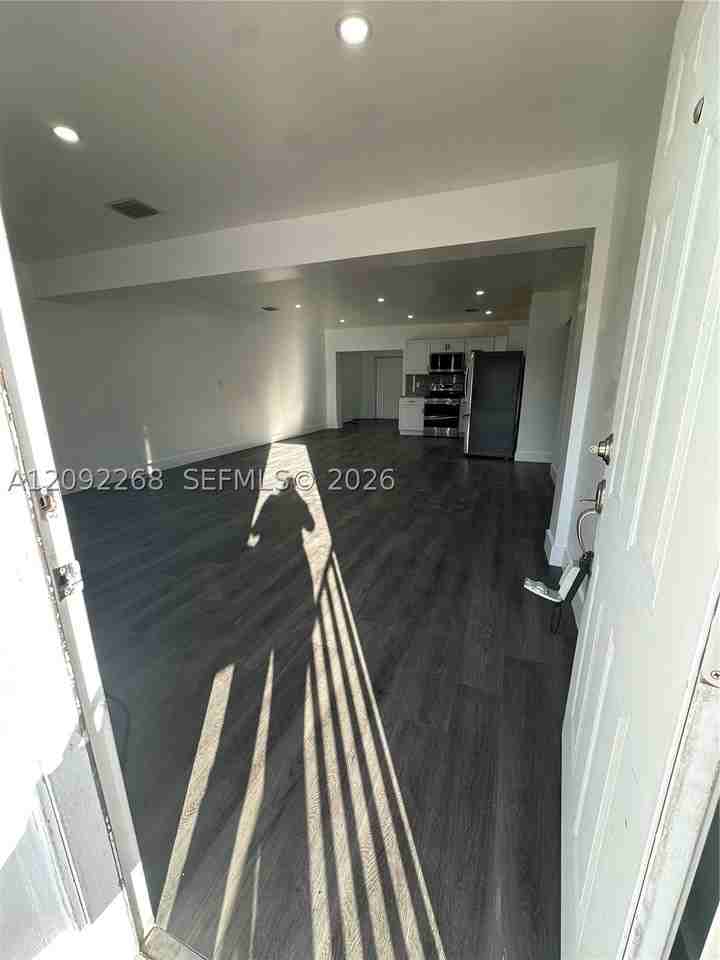 821 Nw 20th Ave #821 - Photo 2 of 12