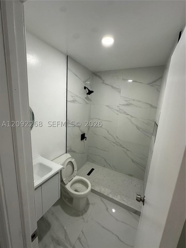 821 Nw 20th Ave #821 - Photo 7 of 12