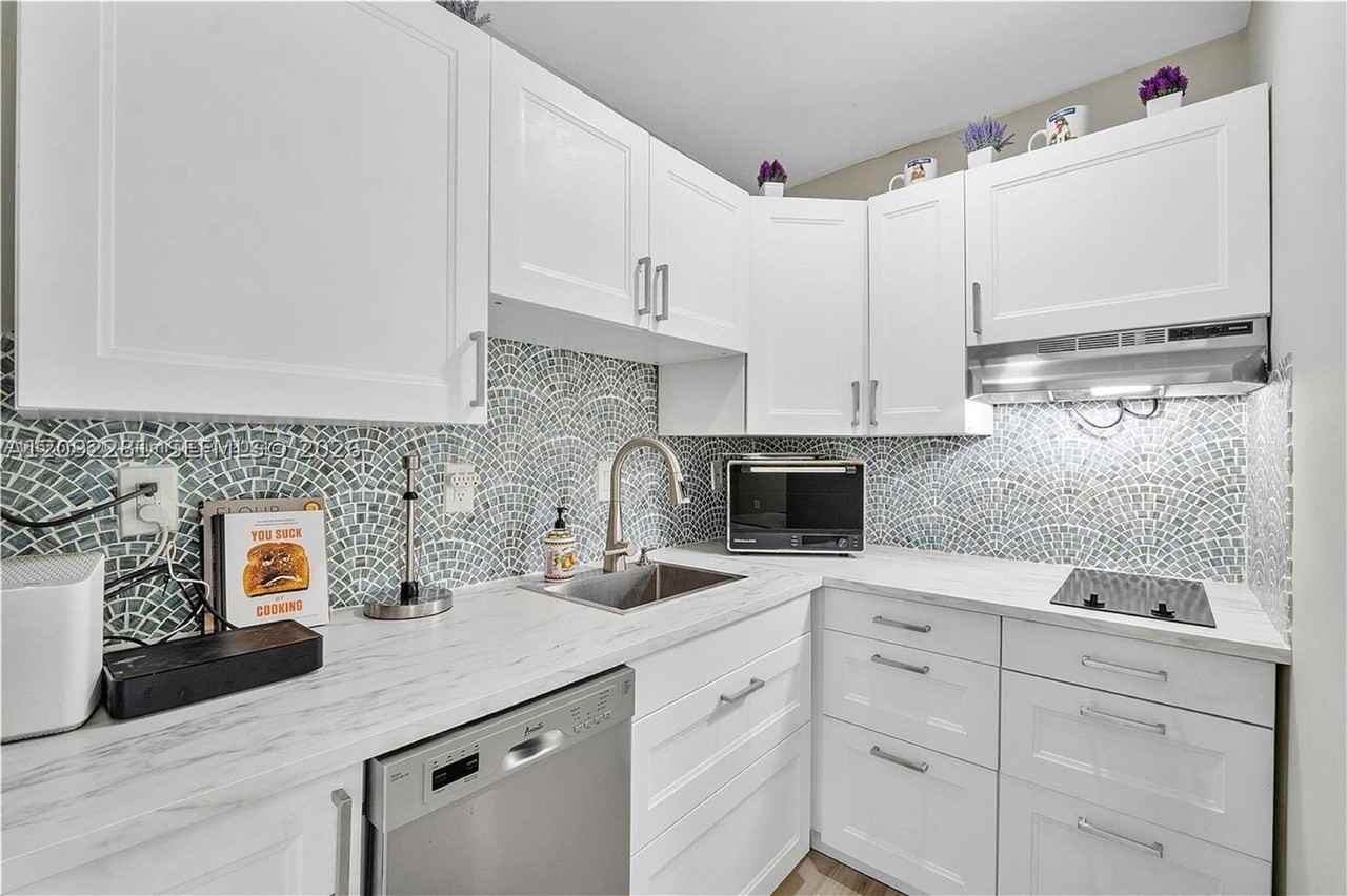 1125 Almeria Ave - Photo 2 of 16