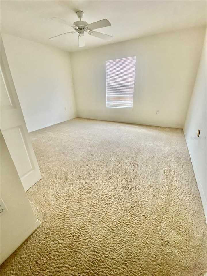 5479 Vineland Rd #9304 - Photo 3 of 8