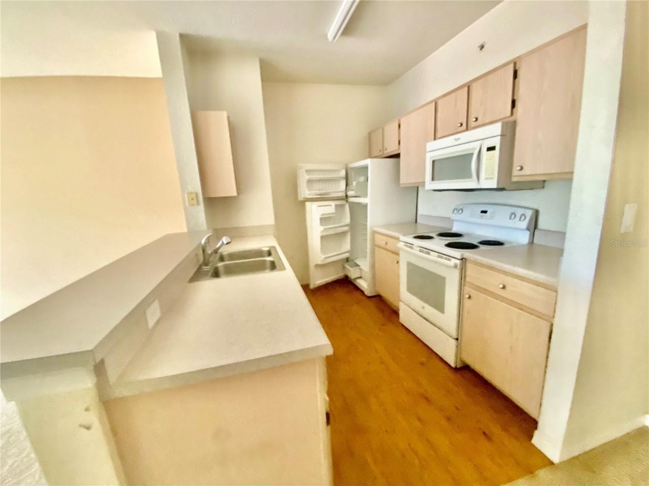 5479 Vineland Rd #9304 - Photo 6 of 8