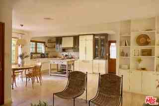 655 Angelus Pl - Photo 7 of 8