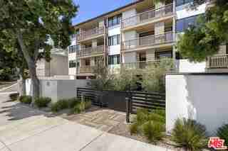 153 San Vicente Blvd #4G - Photo 2 of 8