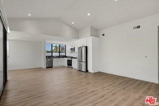 153 San Vicente Blvd #4G - Photo 3 of 8