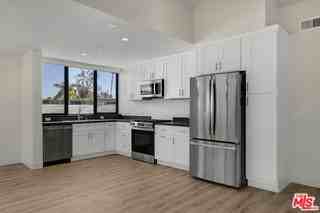 153 San Vicente Blvd #4G - Photo 4 of 8