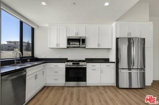 153 San Vicente Blvd #4G - Photo 5 of 8