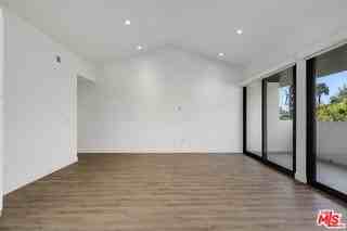 153 San Vicente Blvd #4G - Photo 7 of 8