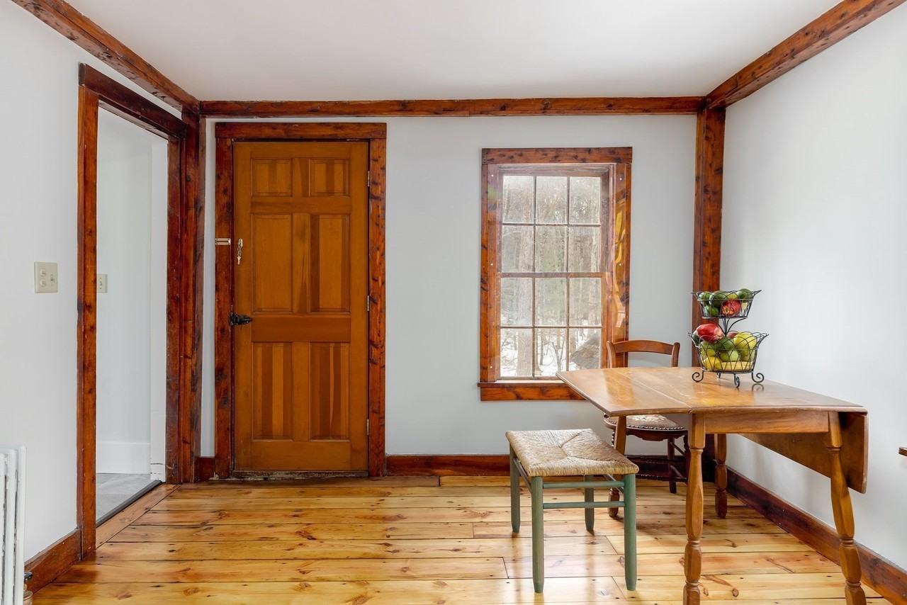27 Bulkeley Rd #LEFT - Photo 4 of 13
