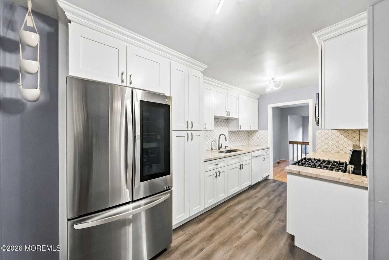 276 Longwood Dr - Photo 4 of 24