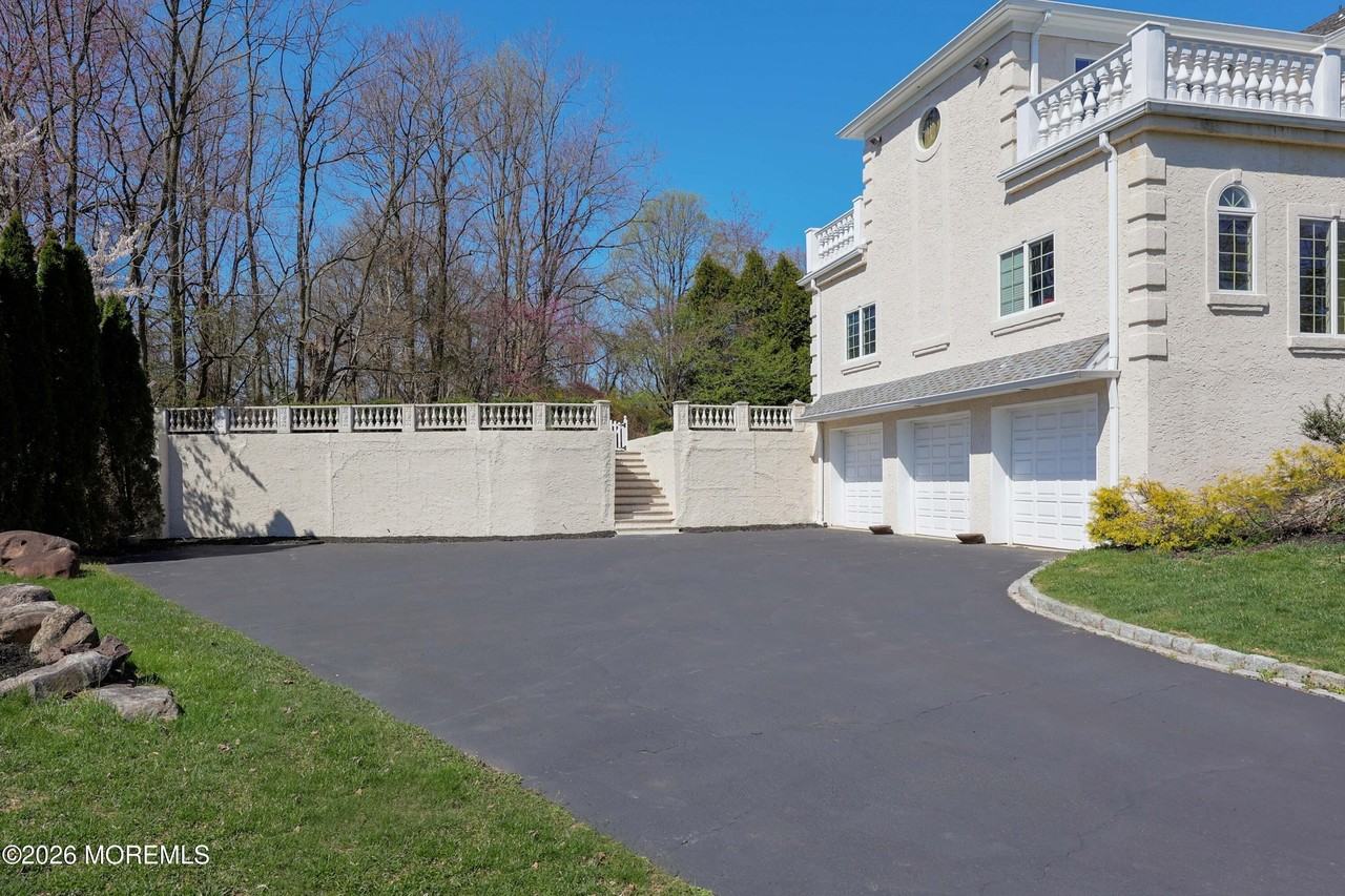 6 Hayes Ct - Photo 4 of 50
