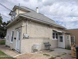 featured image of 121 Kossuth St #1