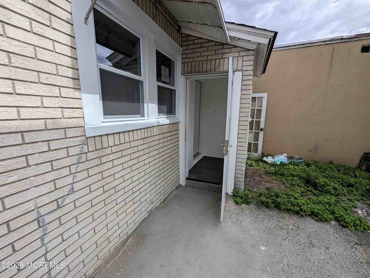 121 Kossuth St #1 - Photo 3 of 18