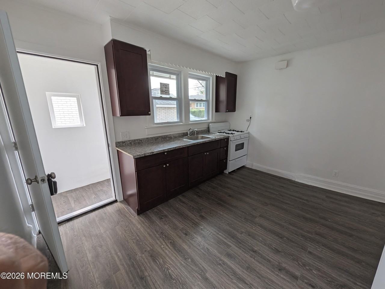 121 Kossuth St #1 - Photo 5 of 18