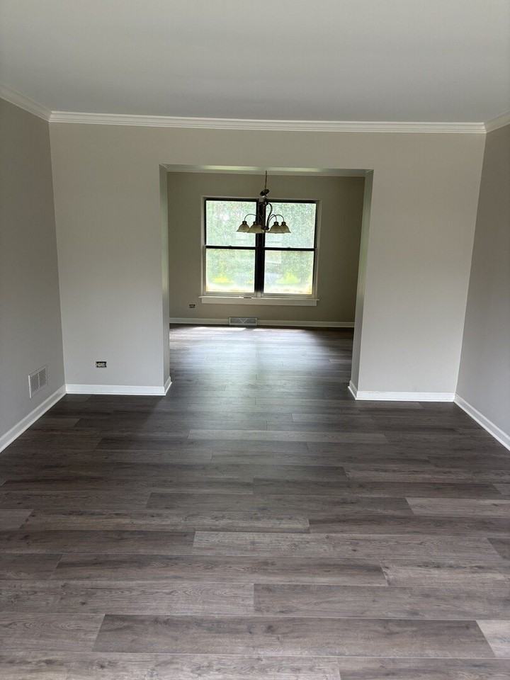 2284 Salisbury Dr - Photo 2 of 13