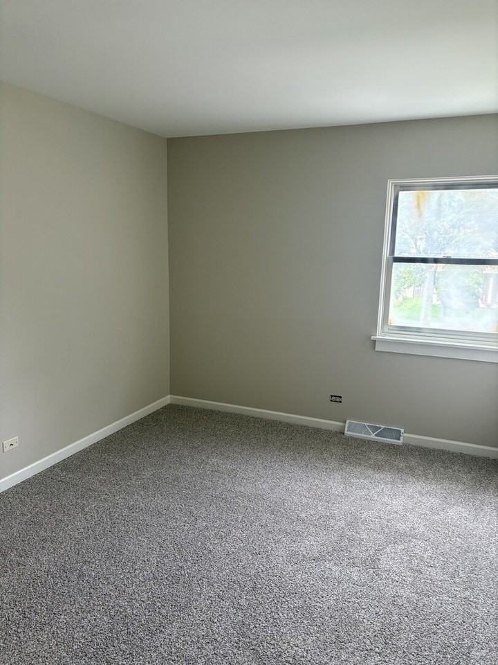 2284 Salisbury Dr - Photo 7 of 13