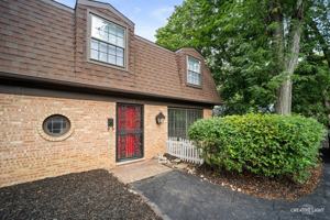 featured image of 114 W Hillside Ave #114