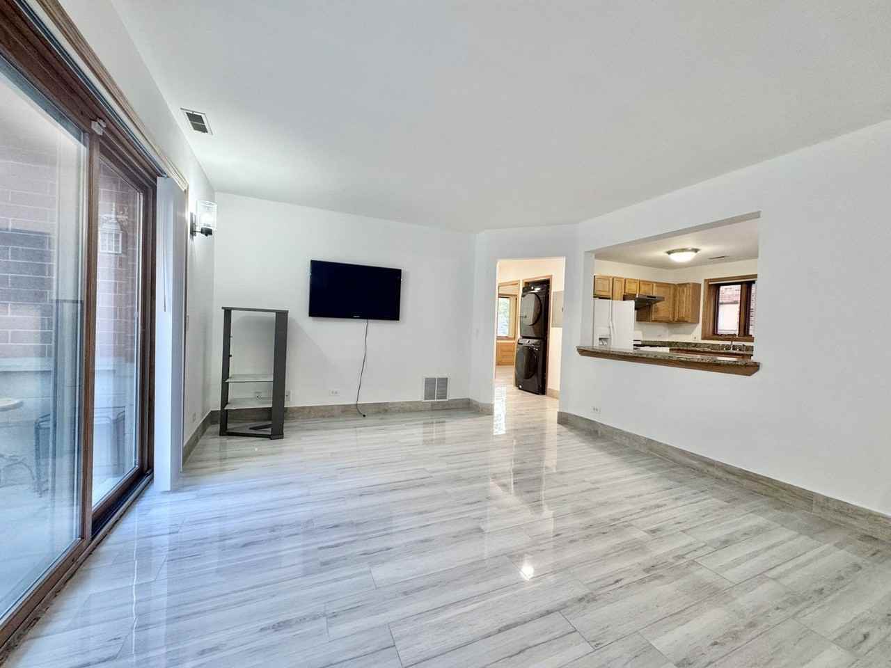 5965 N Northwest Hwy #101 - Photo 3 of 24