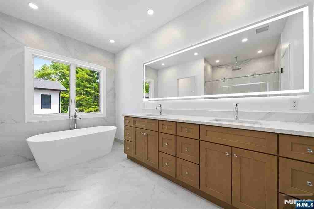 220 Riveredge Rd - Photo 6 of 15