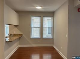 featured image of 375 Undercliff Ave #5
