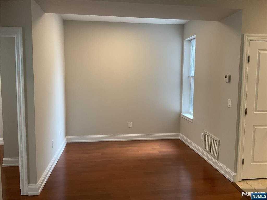 375 Undercliff Ave #5 - Photo 7 of 17