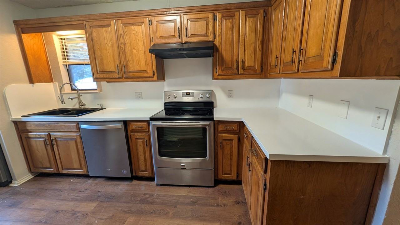 3409 Jewel St - Photo 2 of 17