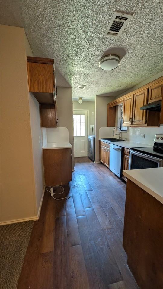 3409 Jewel St - Photo 4 of 17