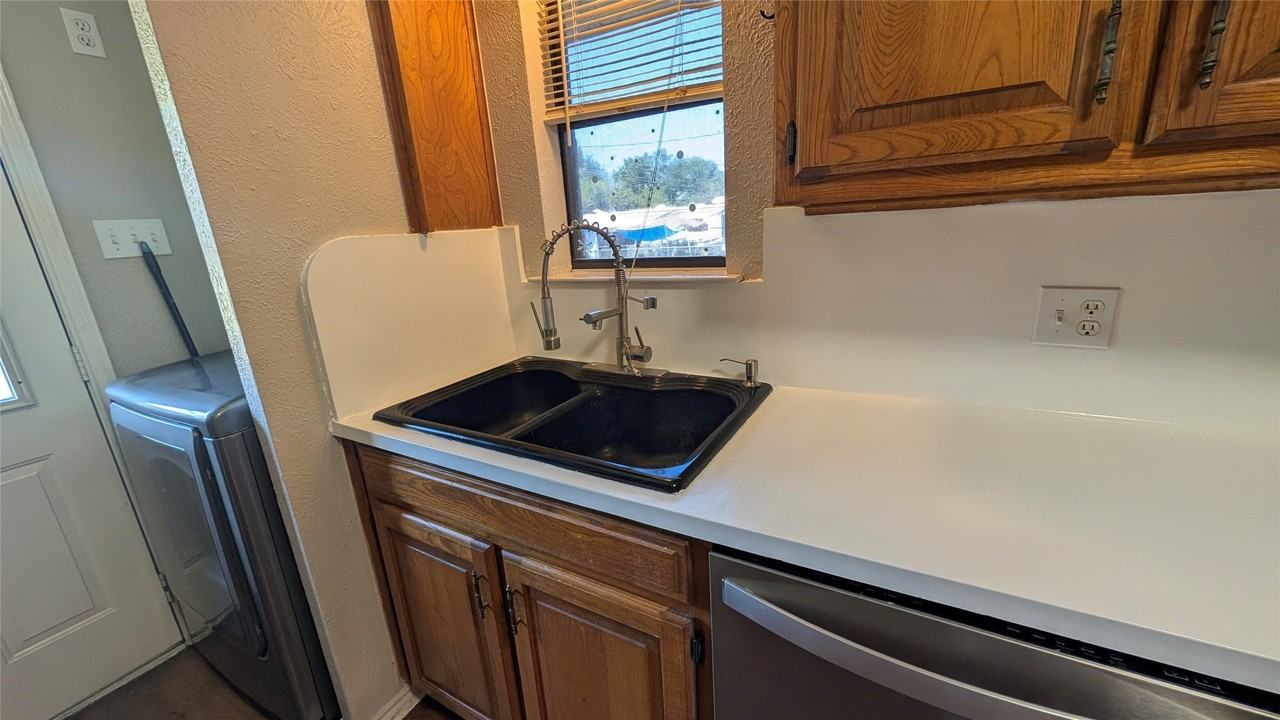 3409 Jewel St - Photo 6 of 17