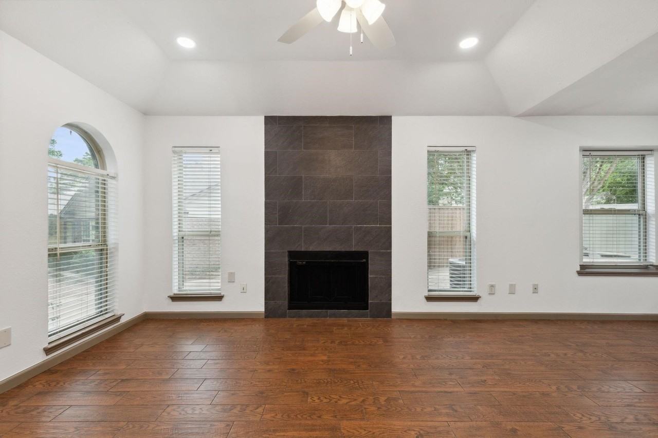414 Bluegrass Ln - Photo 3 of 21