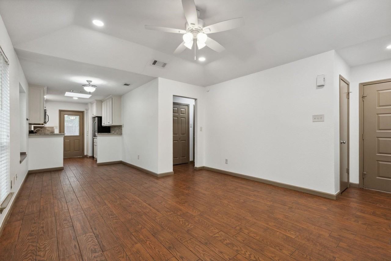 414 Bluegrass Ln - Photo 5 of 21