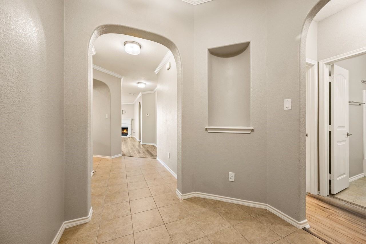 1224 Diablo Pass - Photo 4 of 28