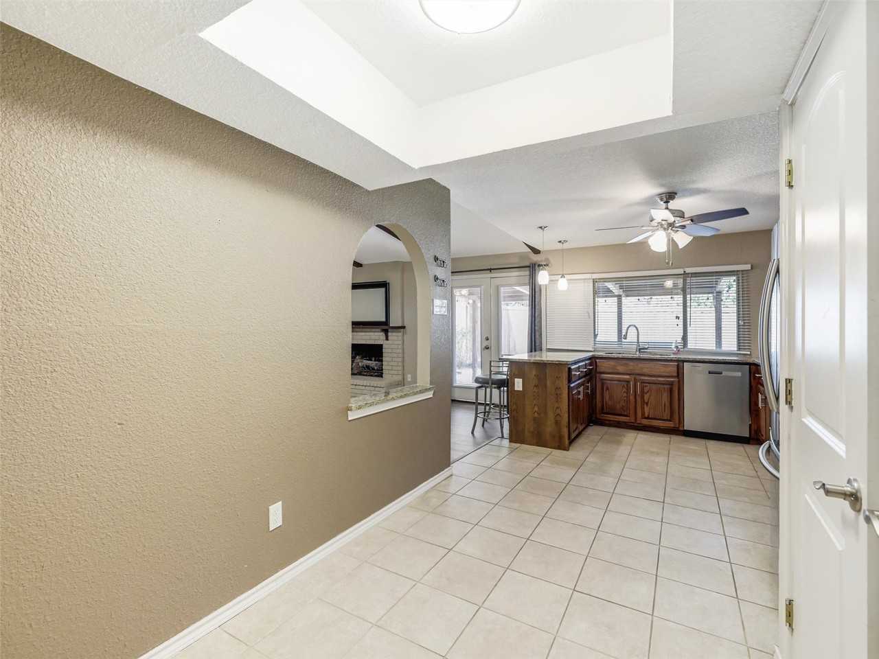1503 Field Cove Dr - Photo 5 of 25
