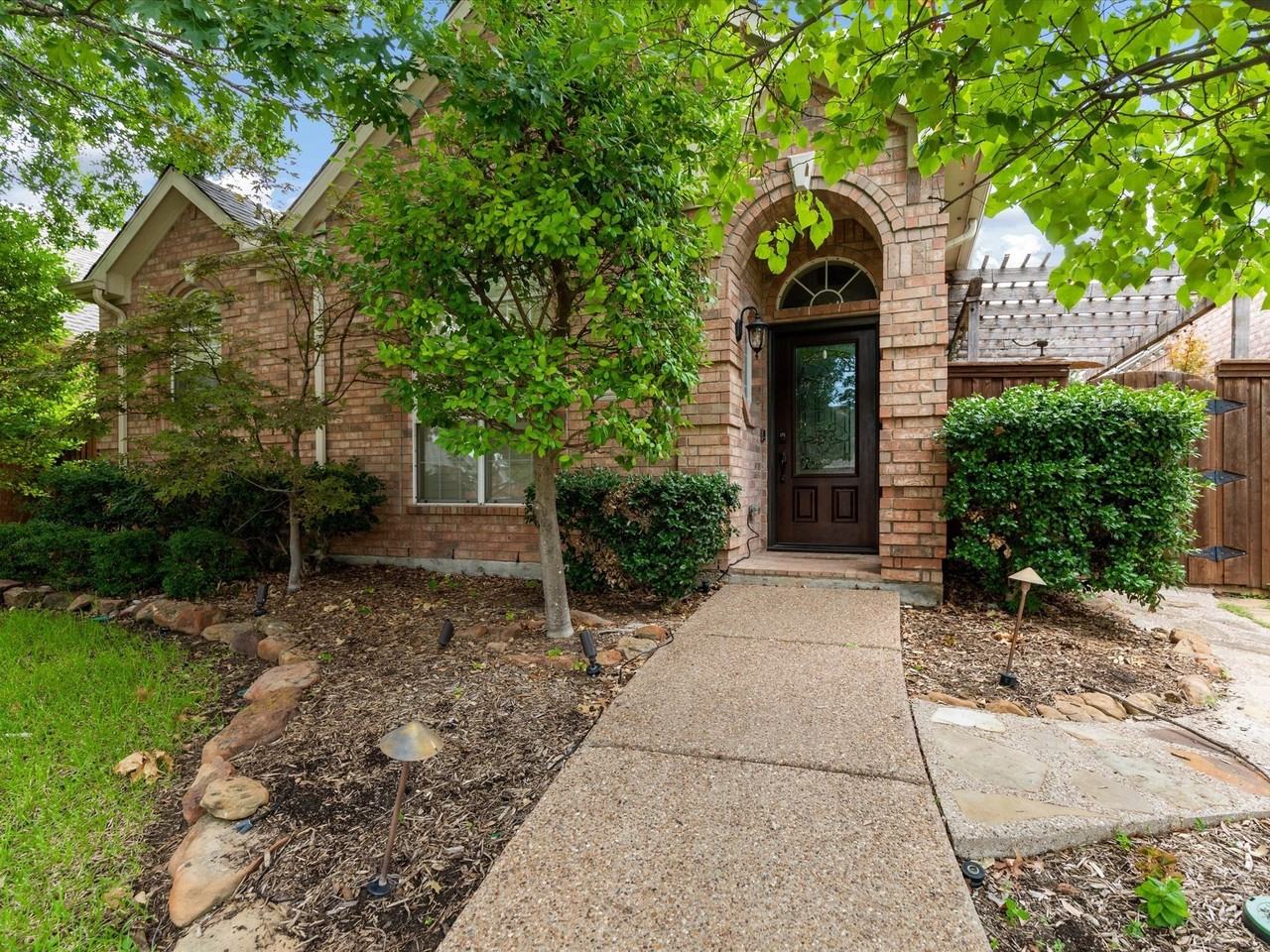 8129 Springmoss Dr - Photo 2 of 40