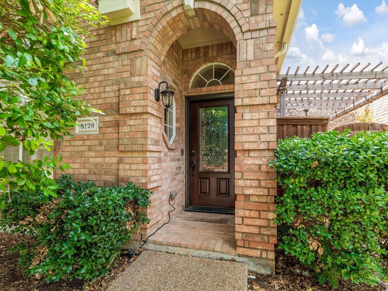 8129 Springmoss Dr - Photo 3 of 40