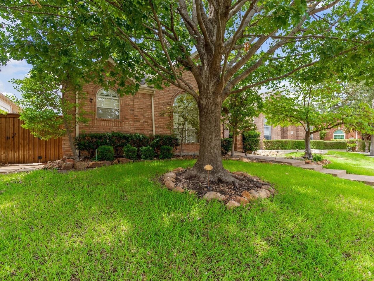 8129 Springmoss Dr - Photo 5 of 40