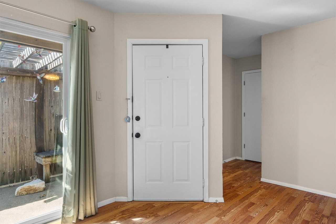 726 Michol St - Photo 4 of 27