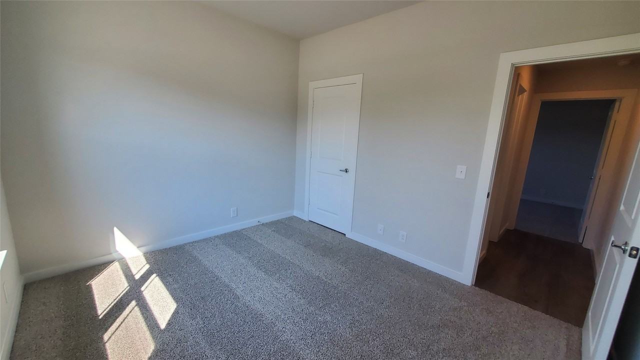 1218 Anderson Dr - Photo 3 of 22
