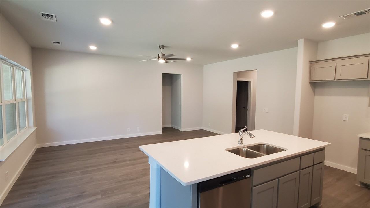 1218 Anderson Dr - Photo 6 of 22