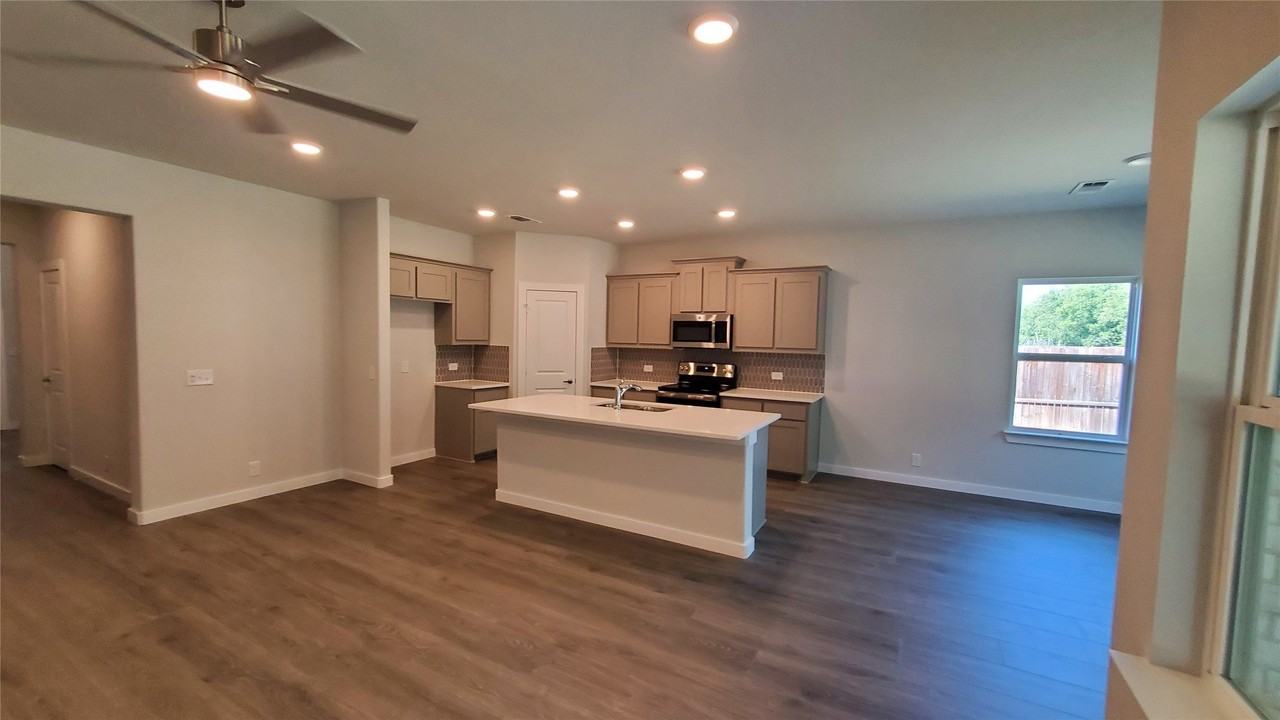 1218 Anderson Dr - Photo 4 of 22