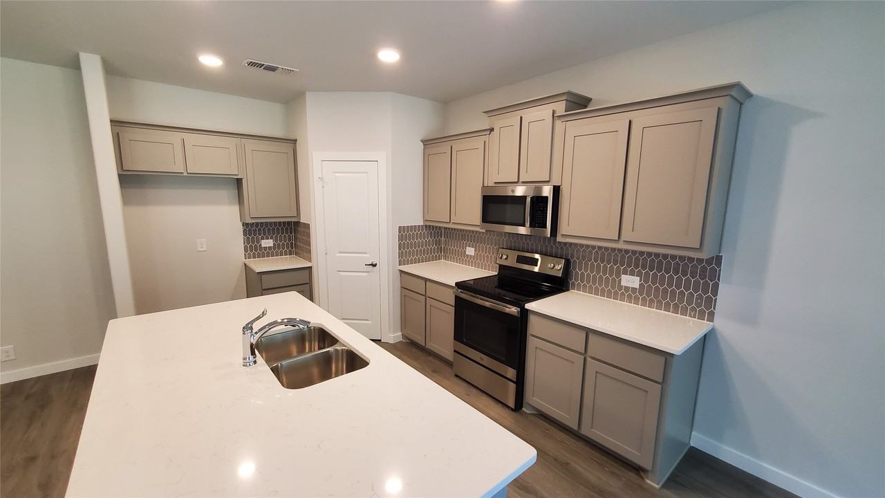 1218 Anderson Dr - Photo 7 of 22