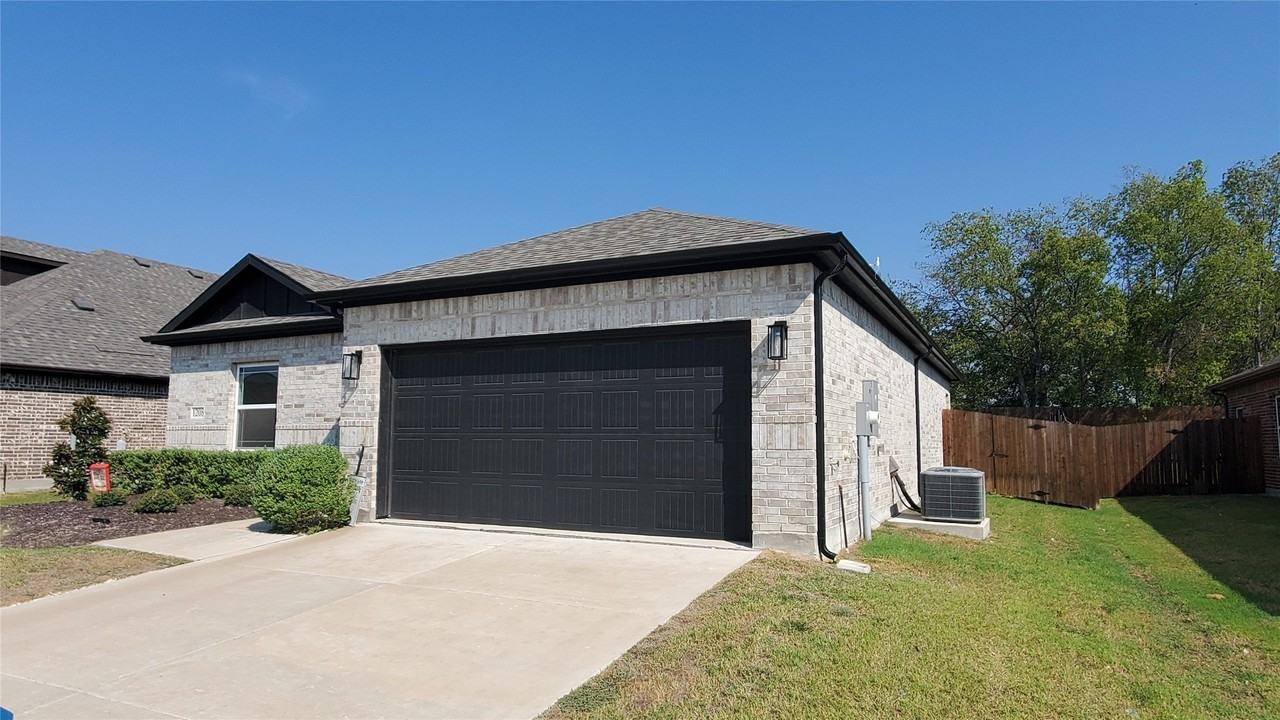 1208 Anderson Dr - Photo 2 of 19