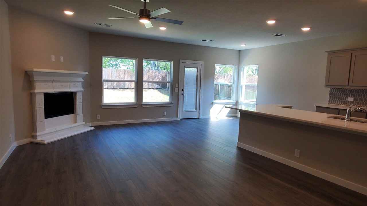 1208 Anderson Dr - Photo 3 of 19