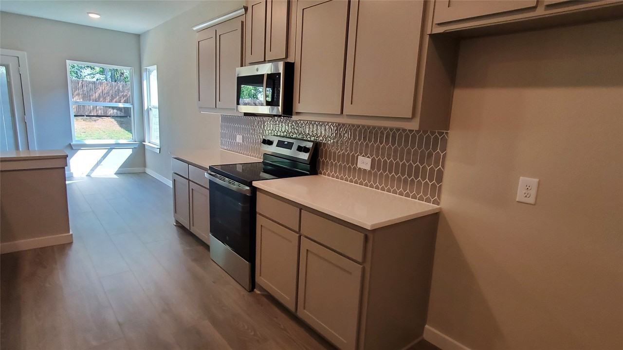 1208 Anderson Dr - Photo 4 of 19