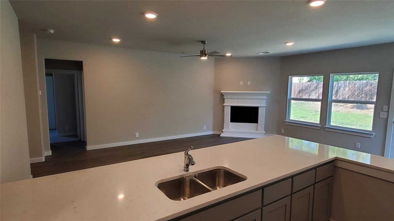 1208 Anderson Dr - Photo 5 of 19