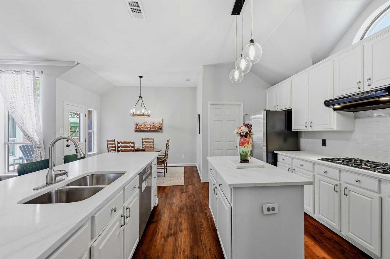 1328 Lighthouse Ln - Photo 6 of 16