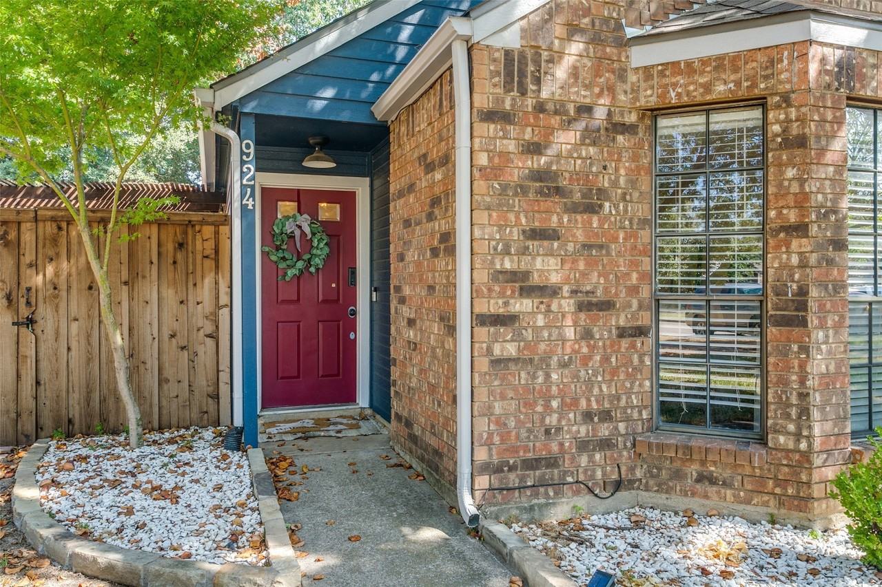924 Sugarberry Dr - Photo 2 of 25