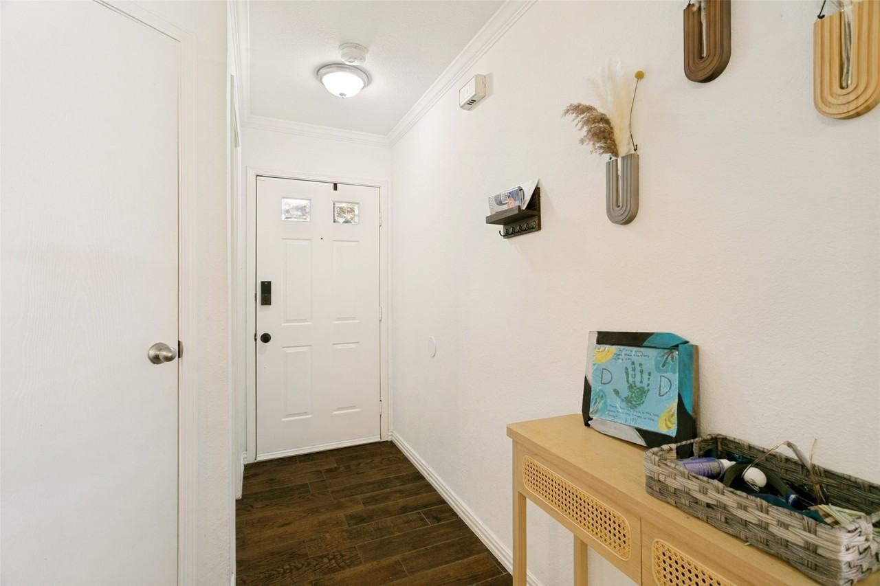 924 Sugarberry Dr - Photo 4 of 25