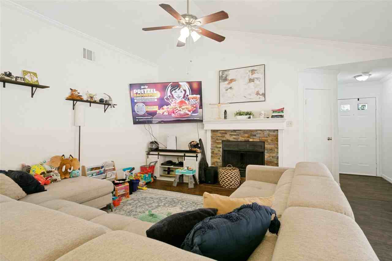 924 Sugarberry Dr - Photo 6 of 25